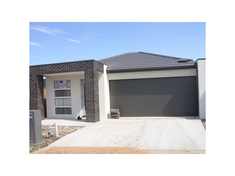 10 Granya Grove, Pakenham VIC 3810