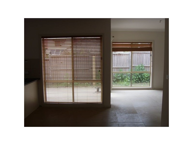 1/42-44 Inglis Road, Berwick VIC 3806