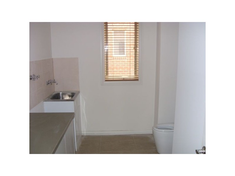 1/42-44 Inglis Road, Berwick VIC 3806