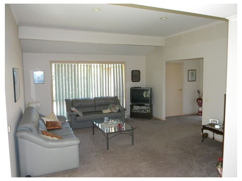 46 Frances Crescent, Cranbourne North VIC 3977