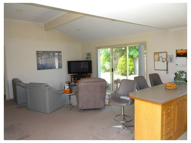 46 Frances Crescent, Cranbourne North VIC 3977