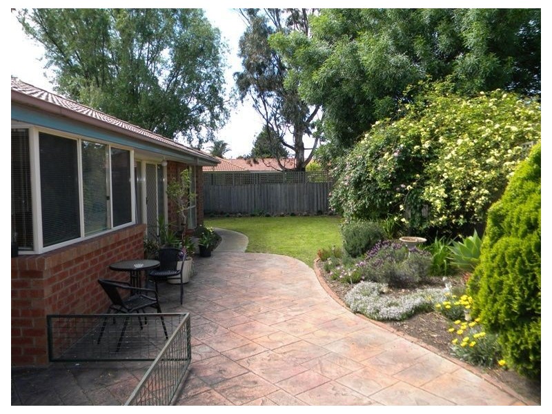 46 Frances Crescent, Cranbourne North VIC 3977