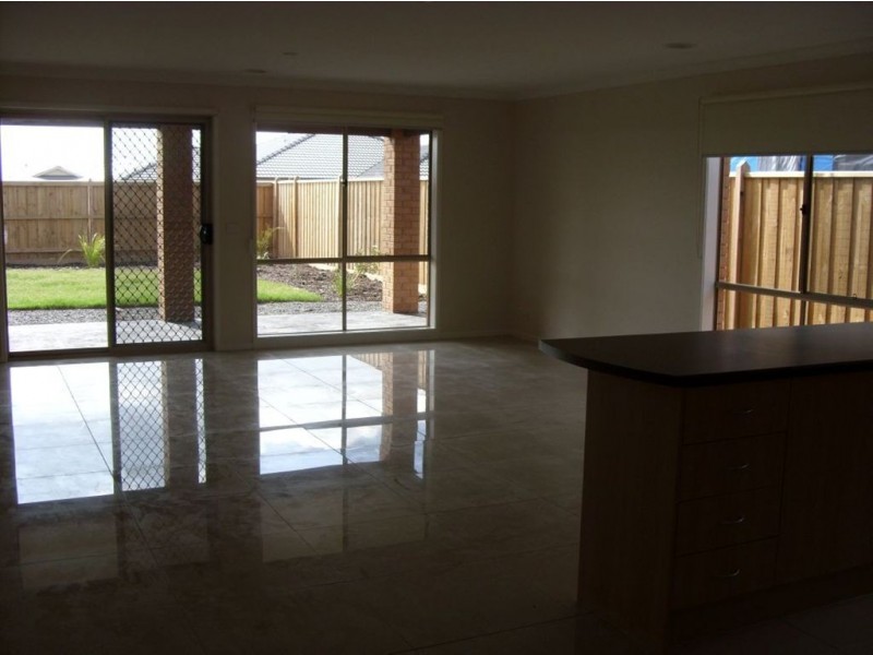 102 William Thwaites Boulevard, Cranbourne North VIC 3977