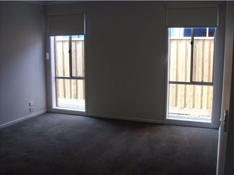 102 William Thwaites Boulevard, Cranbourne North VIC 3977