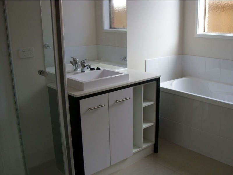 102 William Thwaites Boulevard, Cranbourne North VIC 3977