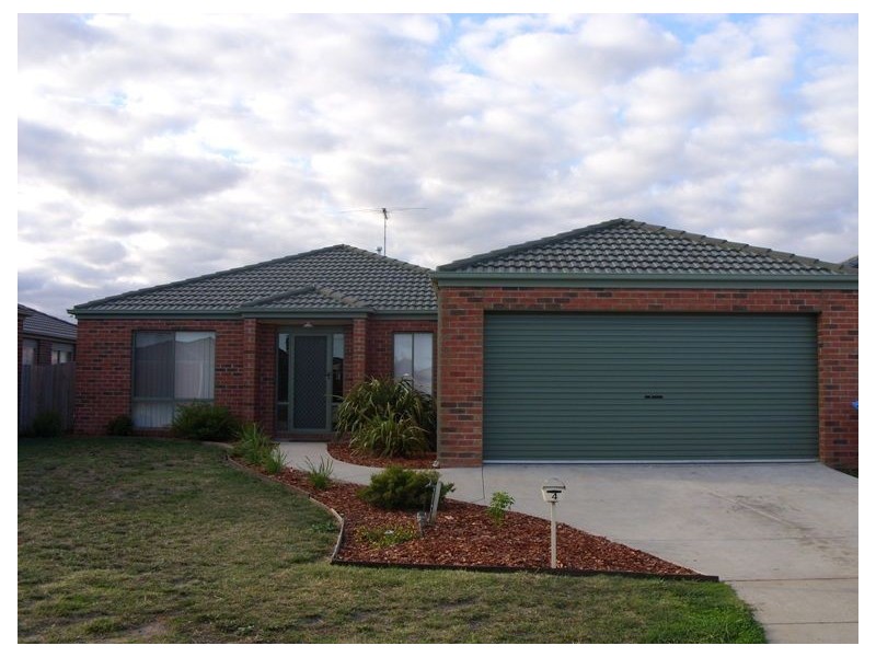 4 Mingay Place, Cranbourne West VIC 3977