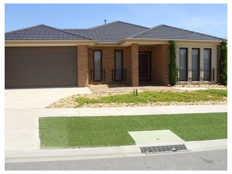 18 Waterbury Street, Cranbourne VIC 3977