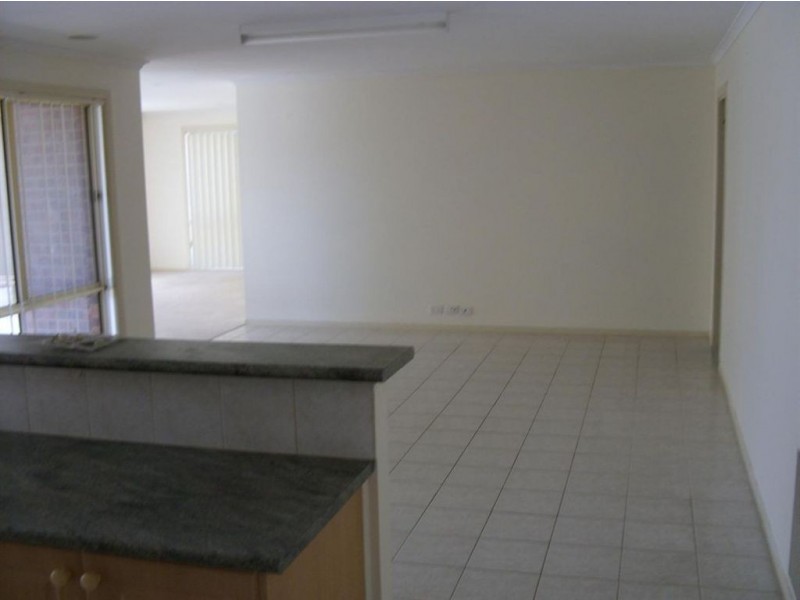 21 Cilento Crescent, Lynbrook VIC 3975