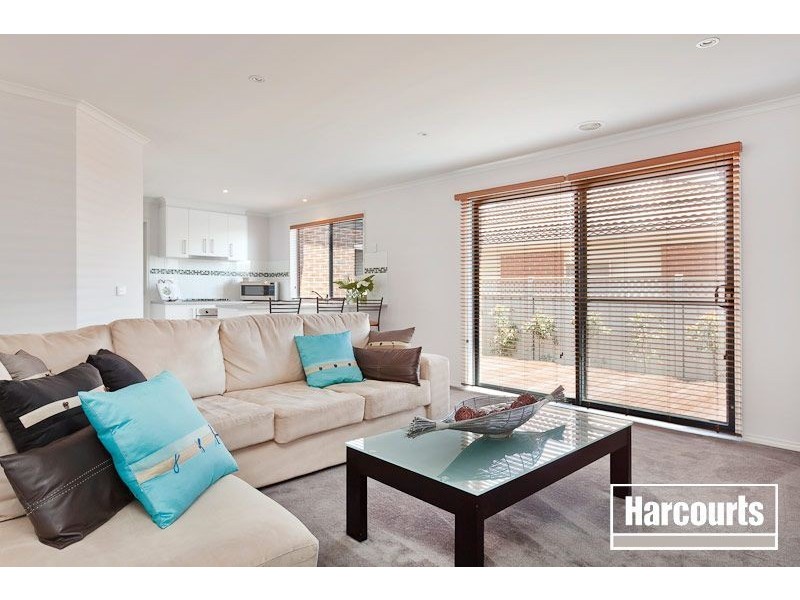 6 Corrigans Road, Cranbourne East VIC 3977