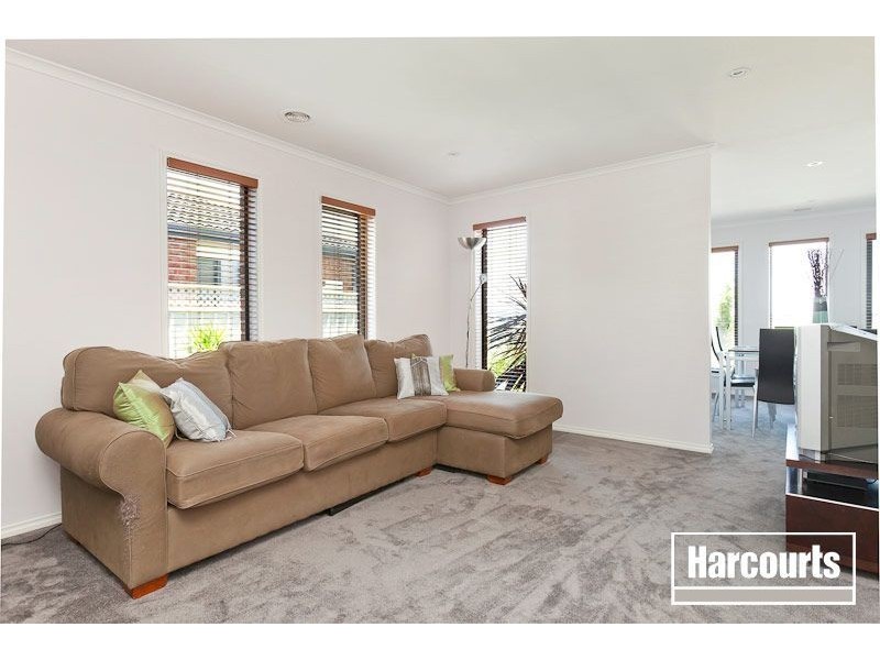 6 Corrigans Road, Cranbourne East VIC 3977