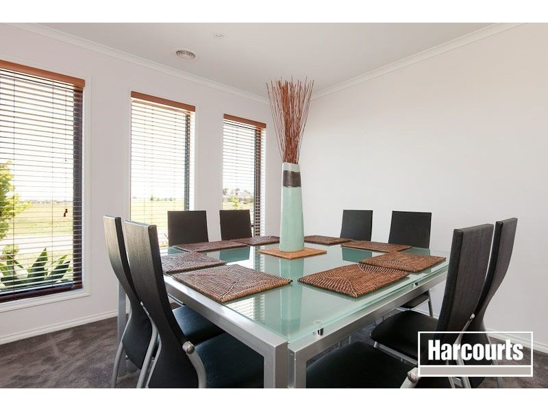 6 Corrigans Road, Cranbourne East VIC 3977