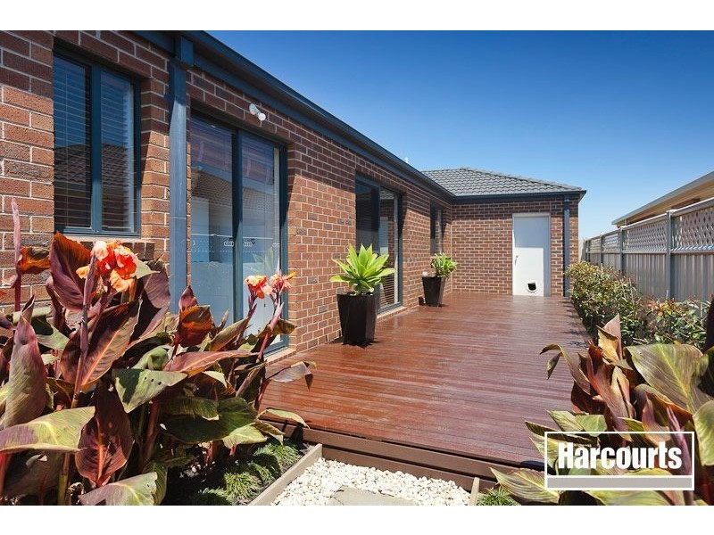 6 Corrigans Road, Cranbourne East VIC 3977