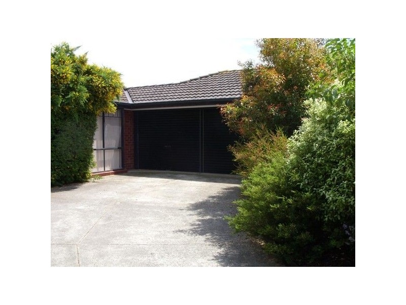 27 Josephine Avenue, Cranbourne North VIC 3977