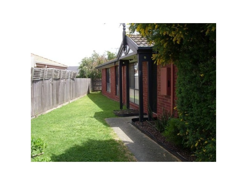 27 Josephine Avenue, Cranbourne North VIC 3977