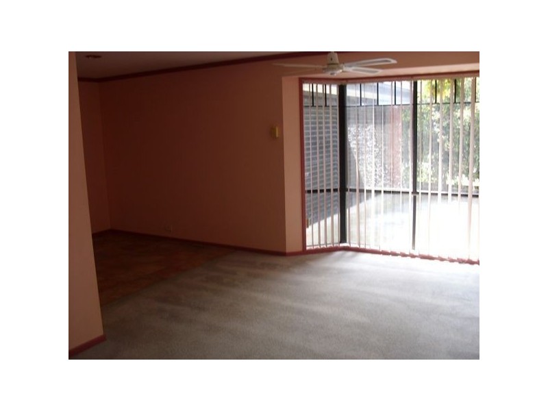 27 Josephine Avenue, Cranbourne North VIC 3977