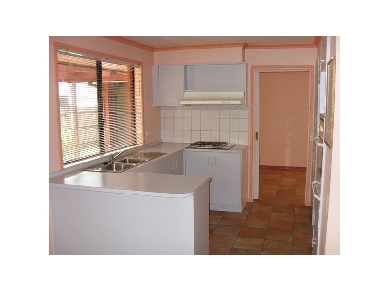 27 Josephine Avenue, Cranbourne North VIC 3977