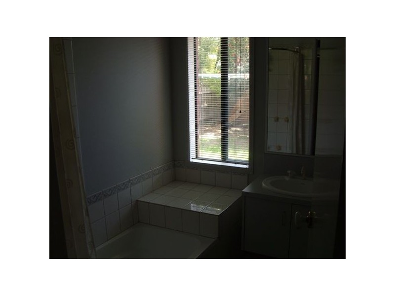 27 Josephine Avenue, Cranbourne North VIC 3977