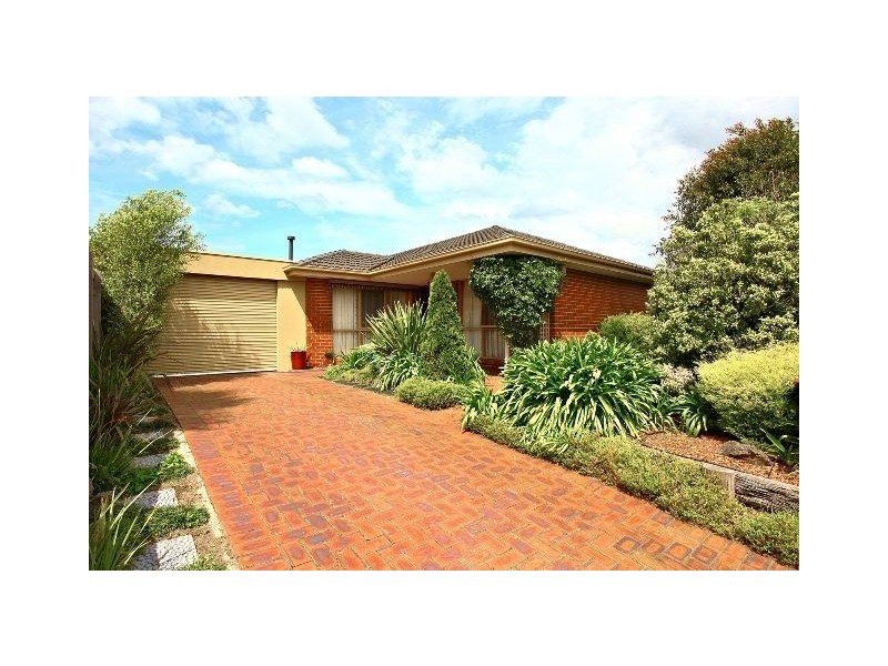 8 Fosters Court, Cranbourne North VIC 3977