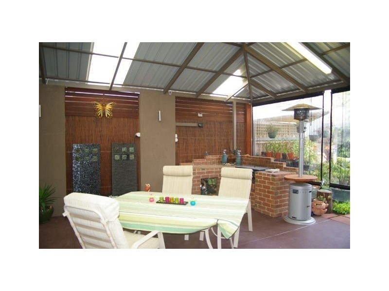 8 Fosters Court, Cranbourne North VIC 3977