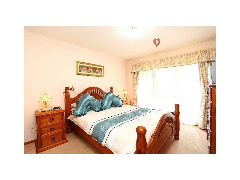 8 Fosters Court, Cranbourne North VIC 3977