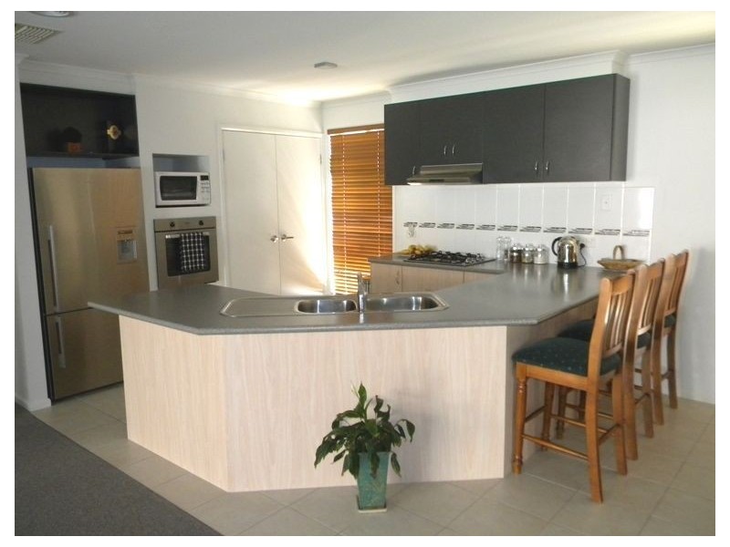 5 Ogle Way, Cranbourne North VIC 3977