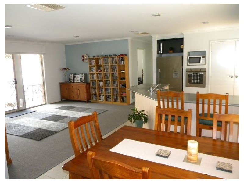 5 Ogle Way, Cranbourne North VIC 3977