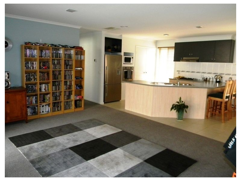 5 Ogle Way, Cranbourne North VIC 3977