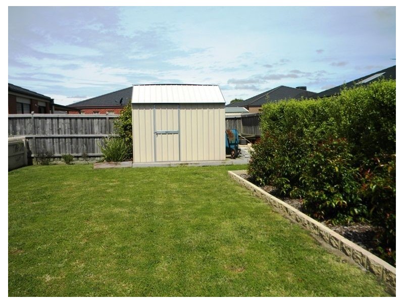 5 Ogle Way, Cranbourne North VIC 3977