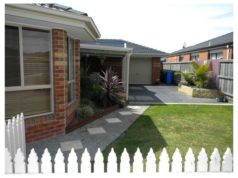 5 Ogle Way, Cranbourne North VIC 3977