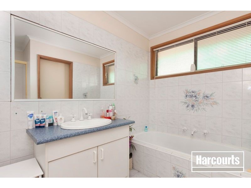 1 Hoop Pine Court, Cranbourne North VIC 3977