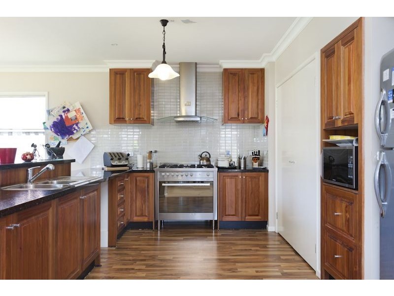 35 Sussex Avenue, Cranbourne North VIC 3977