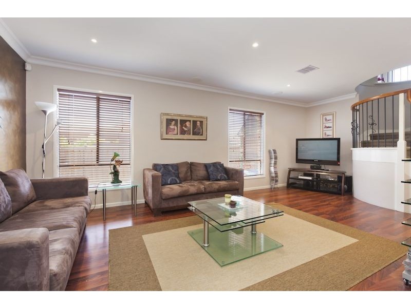 35 Sussex Avenue, Cranbourne North VIC 3977