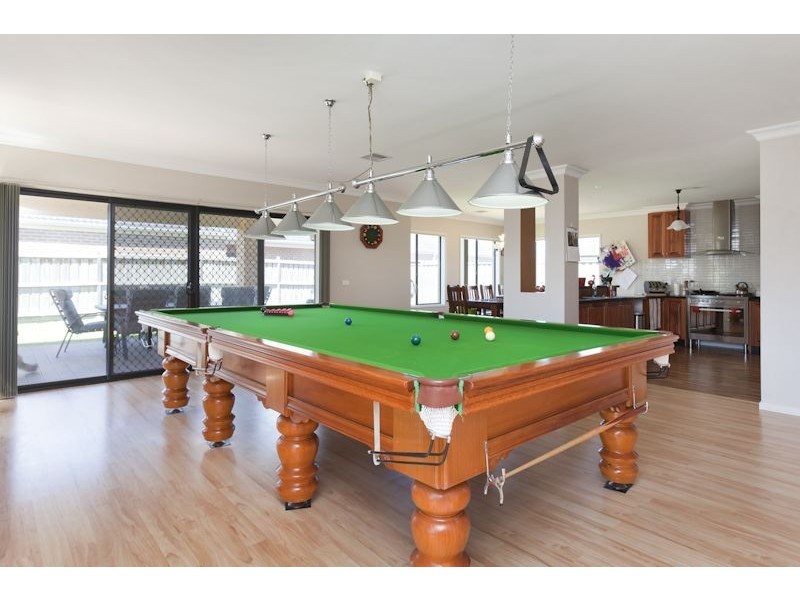 35 Sussex Avenue, Cranbourne North VIC 3977