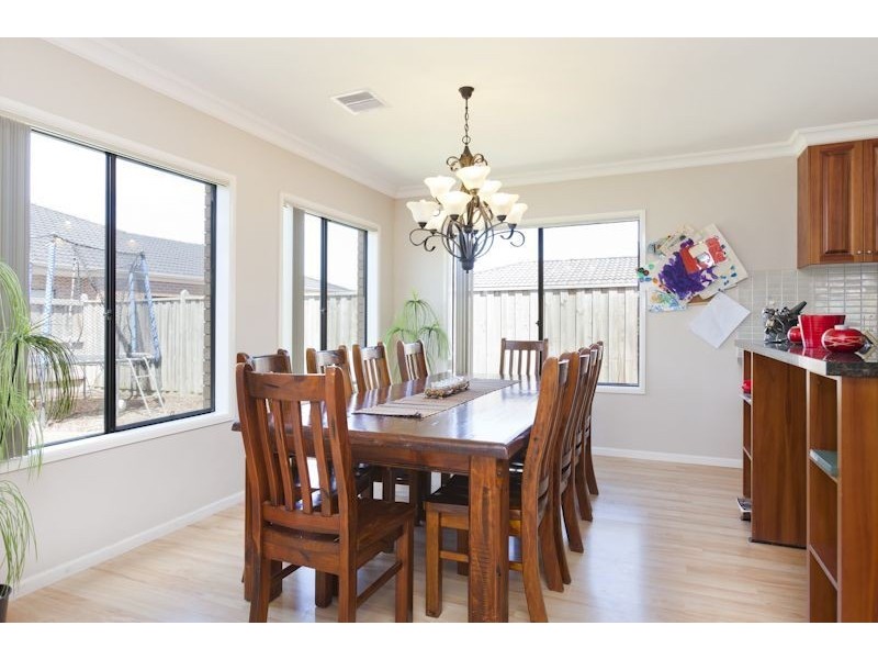 35 Sussex Avenue, Cranbourne North VIC 3977