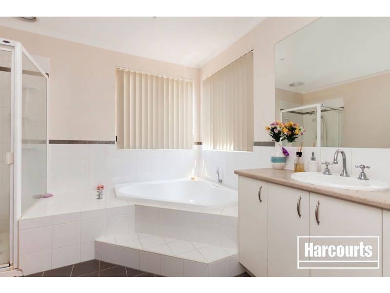 115 Golden Grove Drive, Narre Warren South VIC 3805