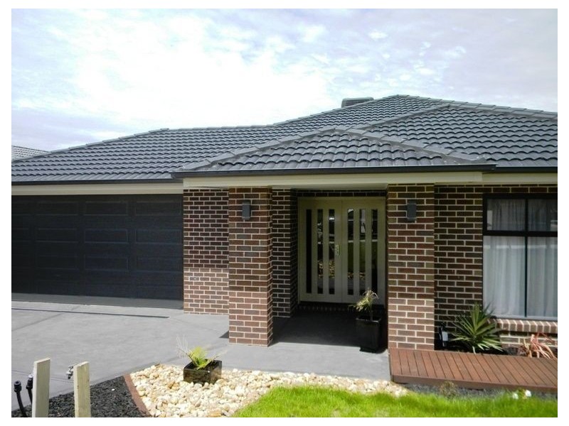 48 Yammerbook Way, Cranbourne East VIC 3977