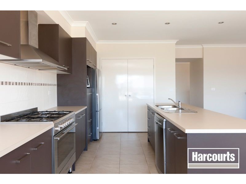 48 Yammerbook Way, Cranbourne East VIC 3977