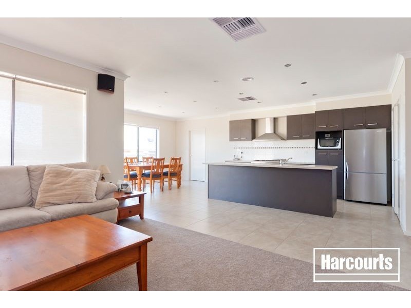 48 Yammerbook Way, Cranbourne East VIC 3977