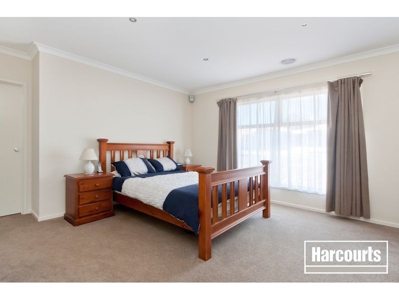 48 Yammerbook Way, Cranbourne East VIC 3977