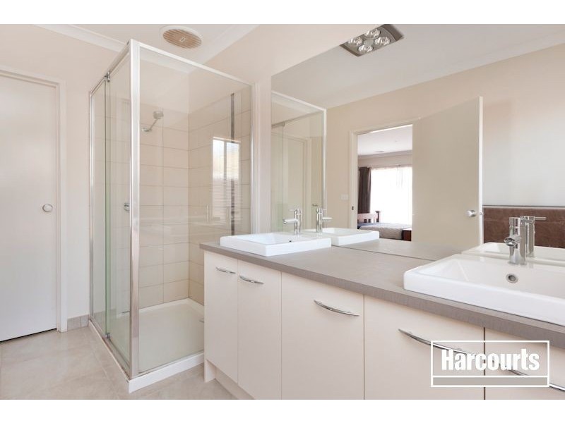 48 Yammerbook Way, Cranbourne East VIC 3977