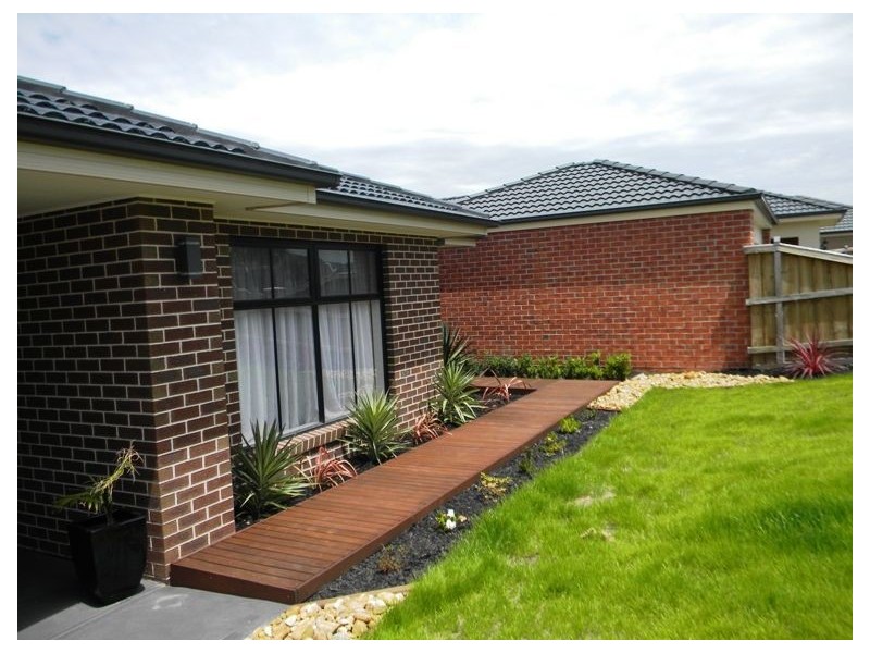 48 Yammerbook Way, Cranbourne East VIC 3977