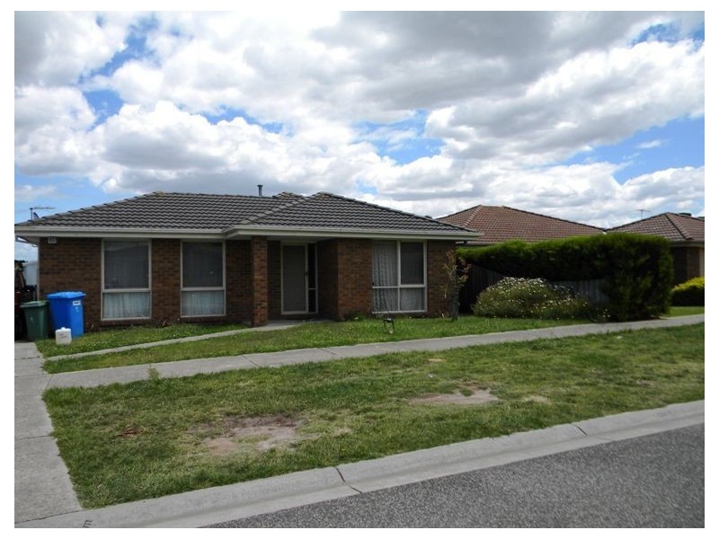 13 Manatoka Crescent, Hampton Park VIC 3976