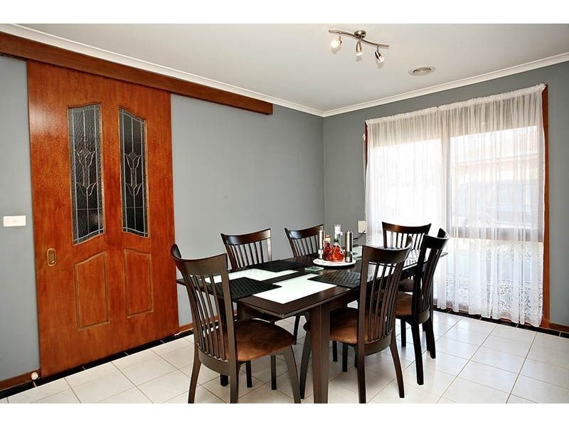 32 Courtenay Avenue, Cranbourne North VIC 3977