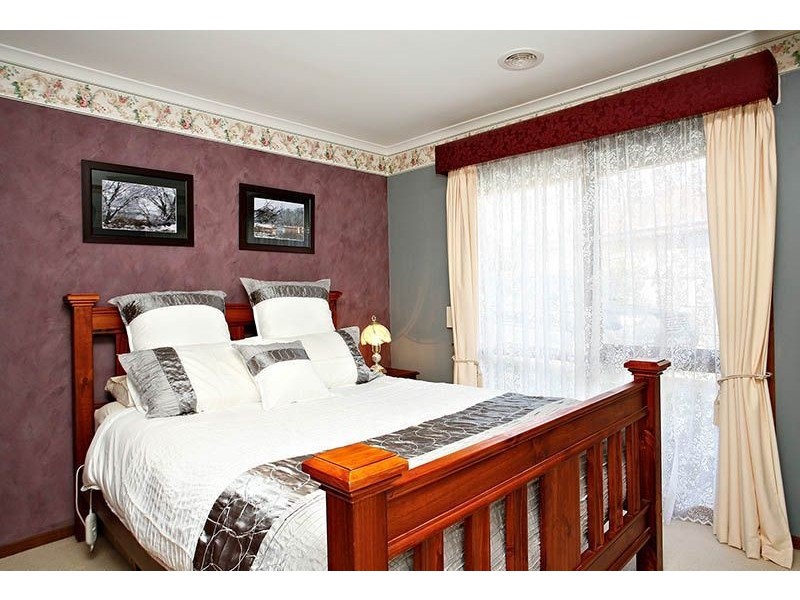 32 Courtenay Avenue, Cranbourne North VIC 3977