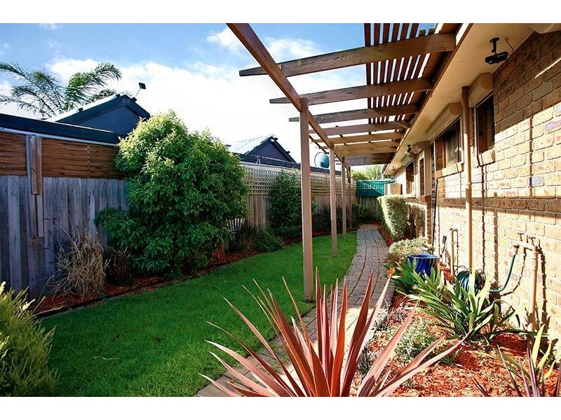 32 Courtenay Avenue, Cranbourne North VIC 3977