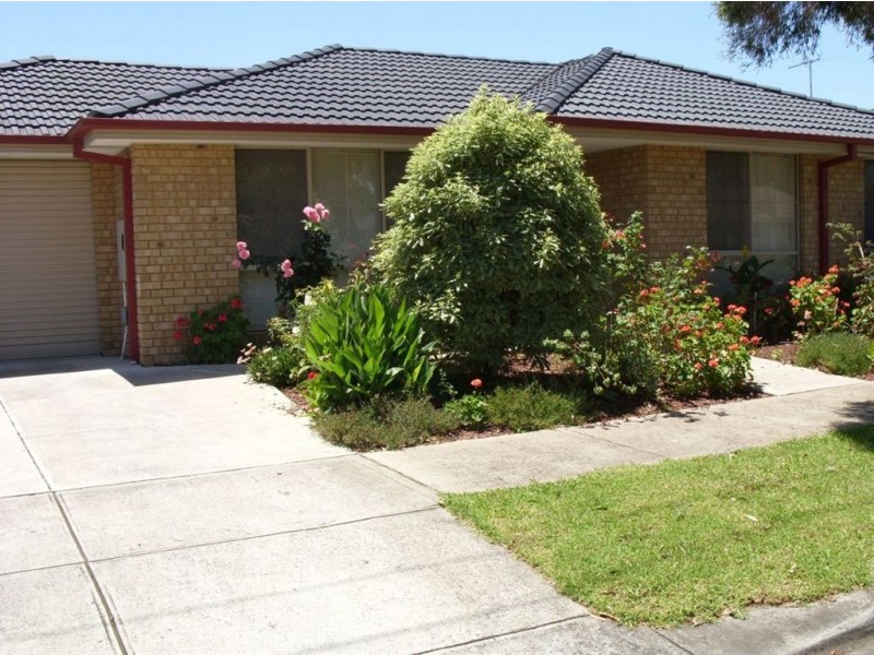 27A Clairmont Ave, Cranbourne VIC 3977