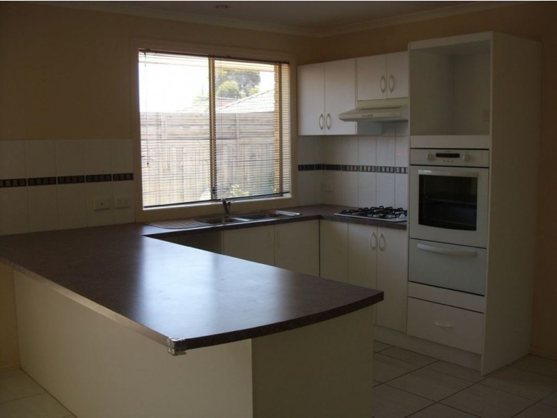 27A Clairmont Ave, Cranbourne VIC 3977