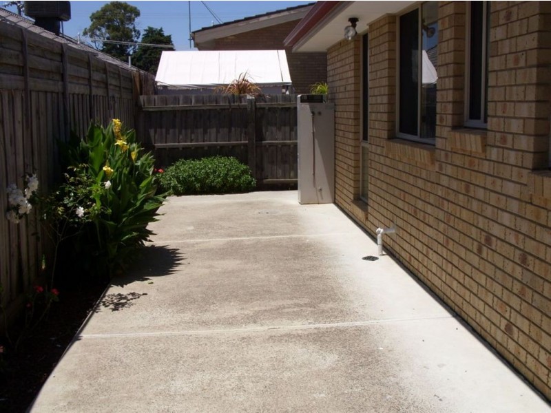 27A Clairmont Ave, Cranbourne VIC 3977