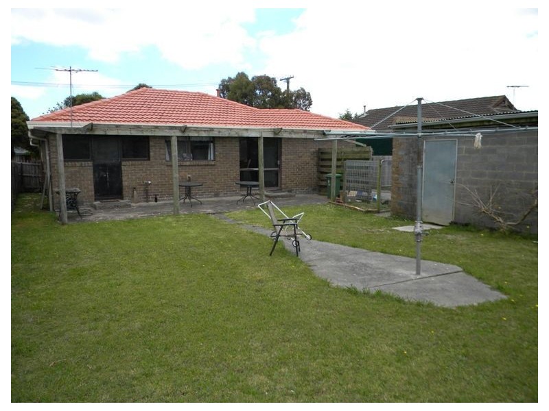 8 David Avenue, Cranbourne VIC 3977