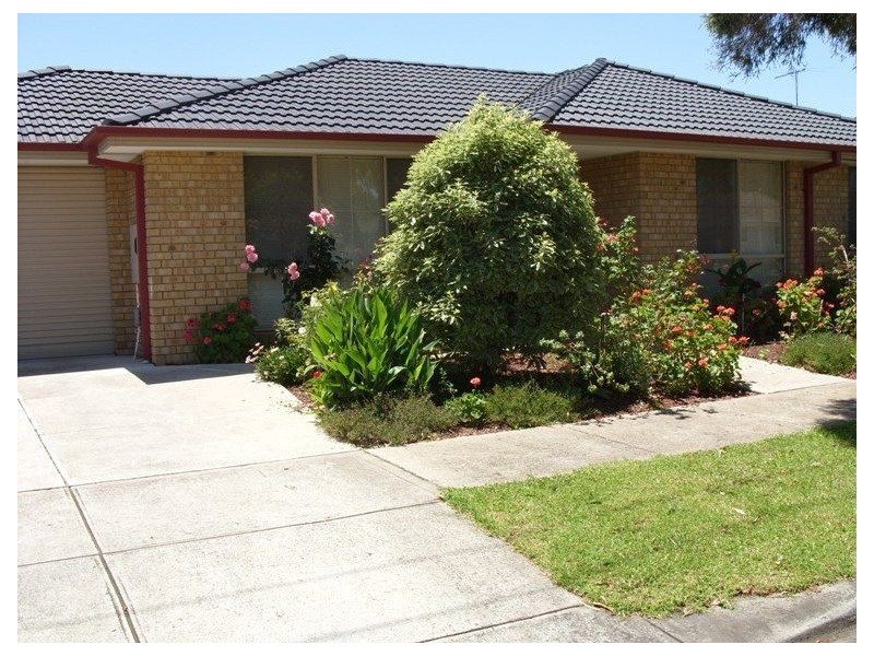 27A Clairmont Avenue, Cranbourne VIC 3977